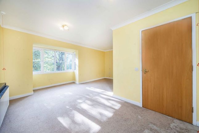 83, Beechwood Grove, London photo 2
