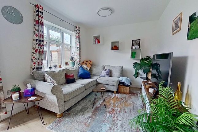 12 Parkview Place, Leeds photo 2