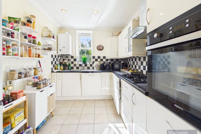 Flat 5, Grosvenor Gate, 1, Chadwick Place, Surbiton photo 2