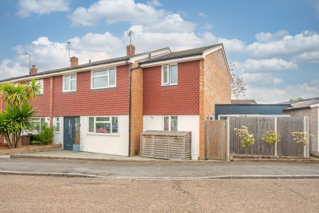 16, Mandeville Road, Shepperton photo 2