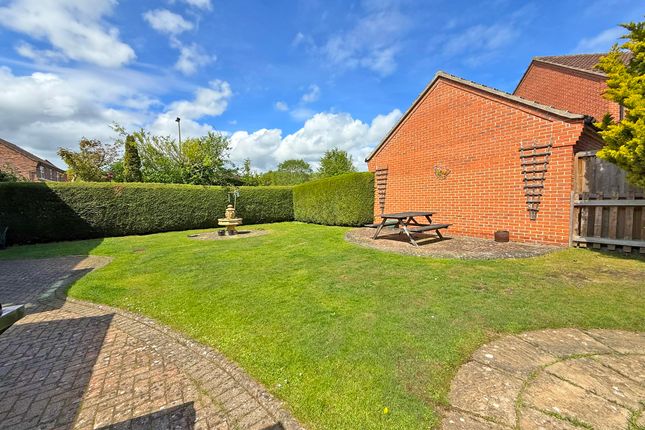 11, Rowan Fields, Scarborough photo 2