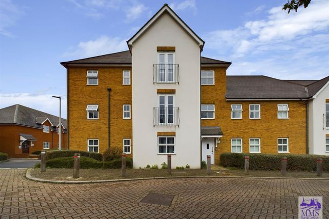 Thumbnail Flat for sale in Conqueror Drive, Gillingham