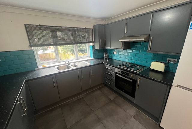 15b Spring Crescent, Portswood, Southampton photo 3