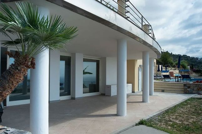 Villa for sale in Str. Costa Dei Pini, Ospedaletti, It