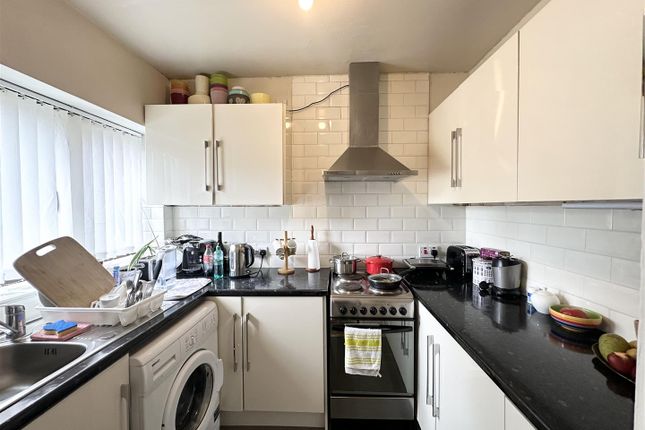 6 Kipling Court, Greenford Avenue, London photo 3