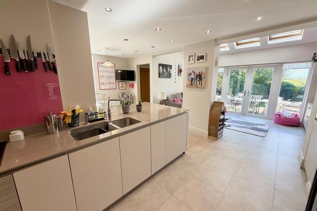 Woodhead Road, Hale photo 2