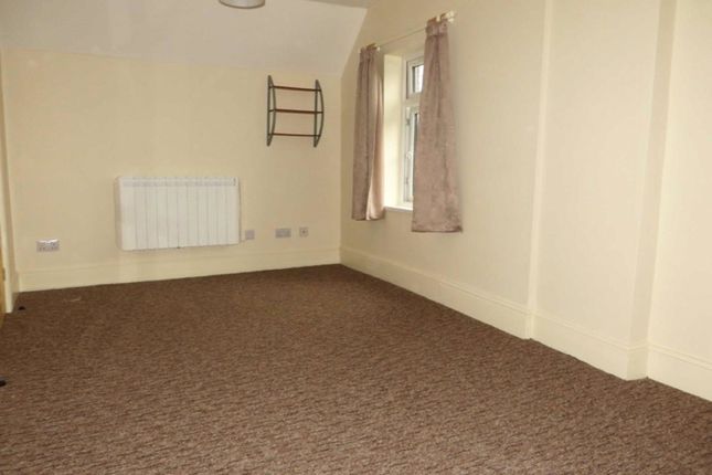 Flat 3, 25, The Square, Devon photo 2