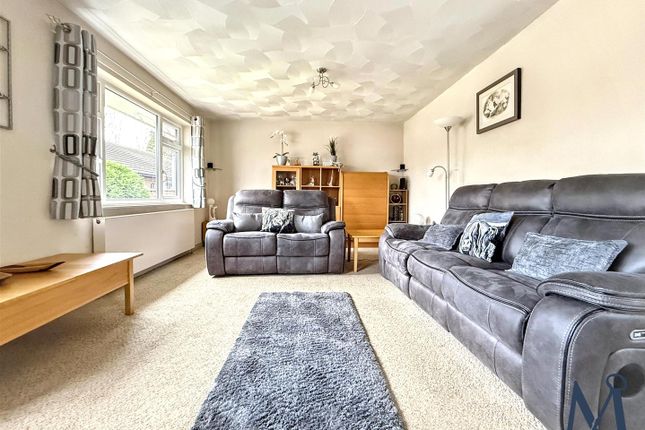 18, Spring Lane, Coalville photo 4