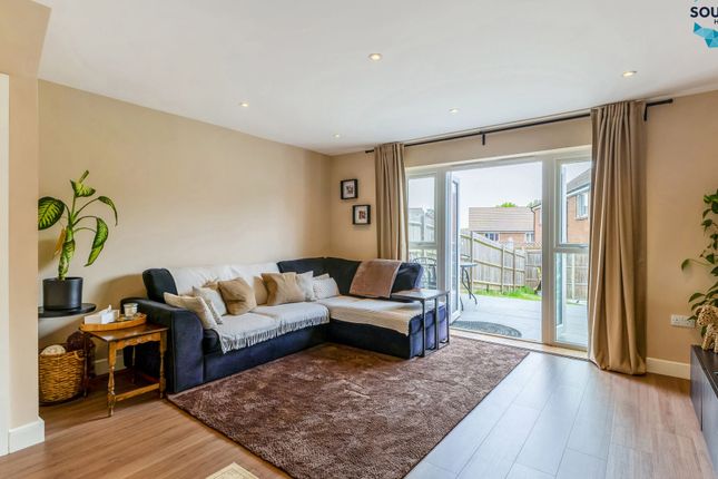 Canter Drive, Surrey, Cranleigh photo 3