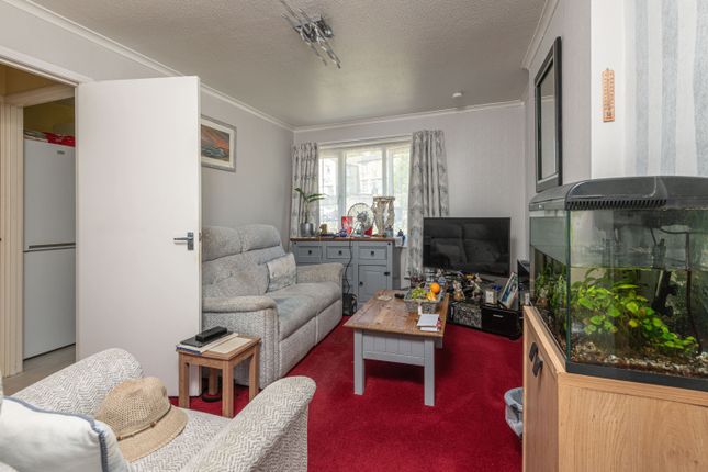 53, Acaster Drive, Bradford photo 3
