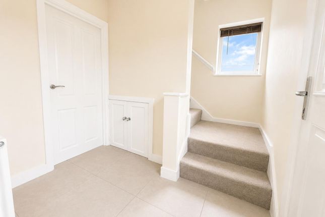 2, Bedford Gardens, West Yorkshire photo 3
