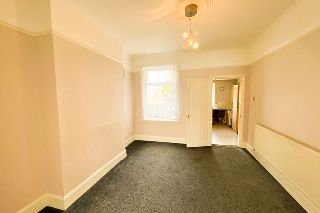 96 Earlesmere Avenue, Doncaster photo 4