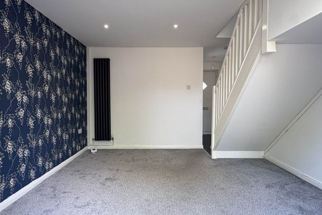 70, Redwood, Oldham photo 2