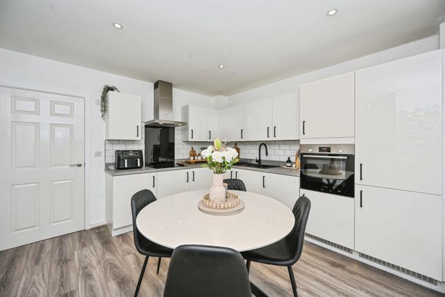 76, Almond Green Avenue, Lancashire photo 4