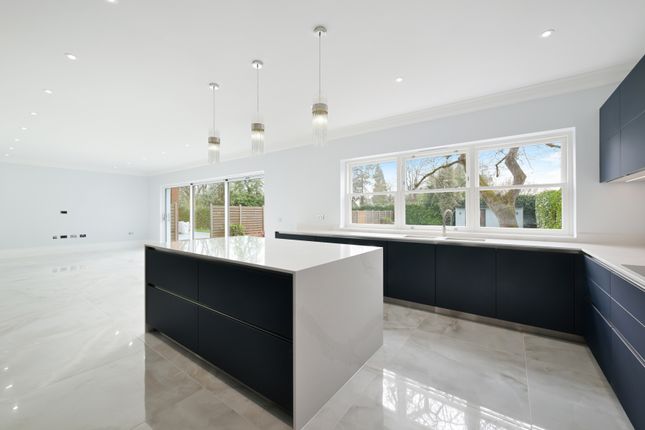 Windlesham, Furze Grove, Kingswood photo 2