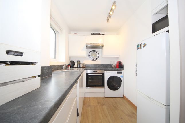 10, Leigh Hunt Drive, Southgate photo 3