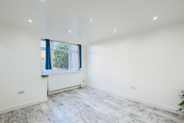 3, East ROAD, Feltham photo 5