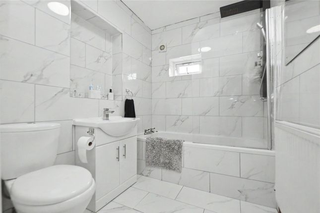 276, Wood Lane, Leeds photo 4