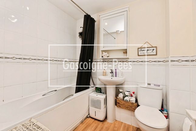 69, Thames Ditton photo 4
