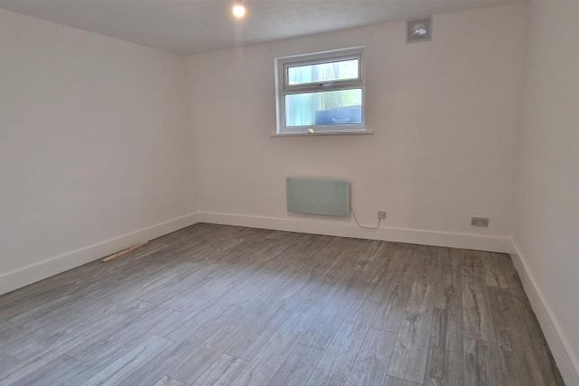 Flat to rent in St. Ronans Avenue, Southsea