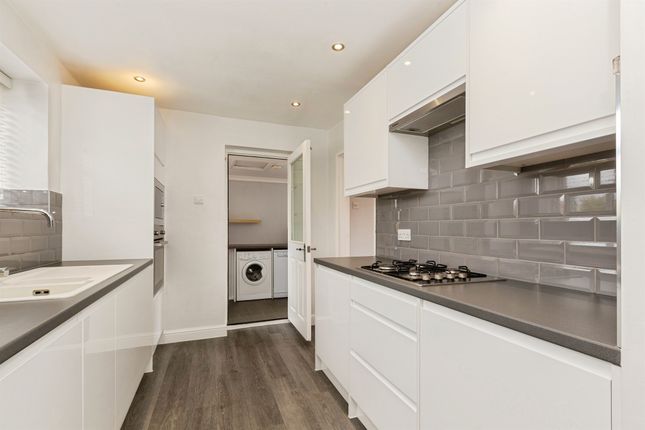 7, Grenville Close, Slough photo 3
