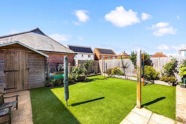 15 Meadow Drive, Henfield photo 4