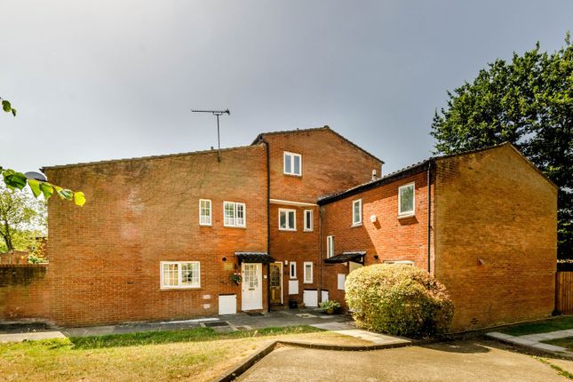 Myrtleside Close, Northwood photo 3