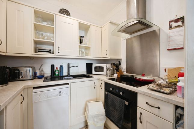 Flat 3,, Maple Court, Hayling Island photo 4