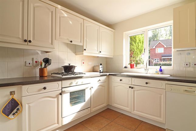 3, Caxton Rise, Redhill photo 4