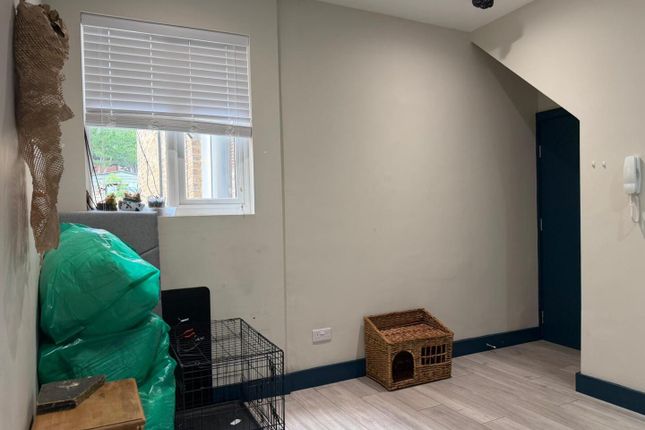 Flat 2, 22 Verdant Lane, London photo 3