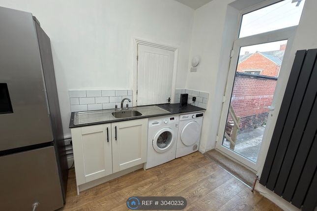Room  And EnSuite, Prince Consort Road, Gateshead photo 5