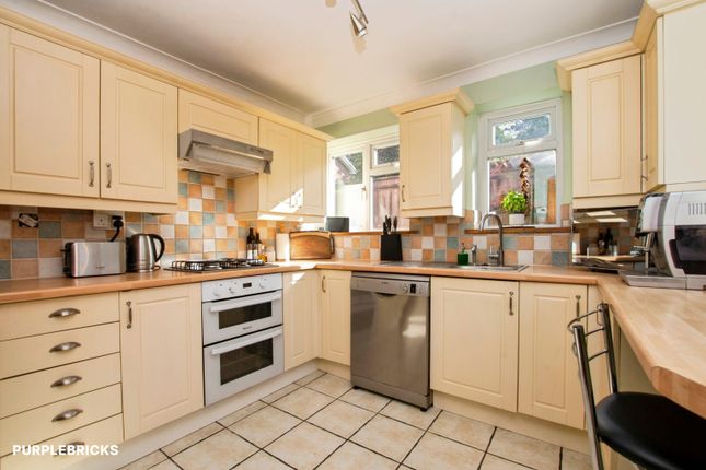 The Crescent, Andover photo 4