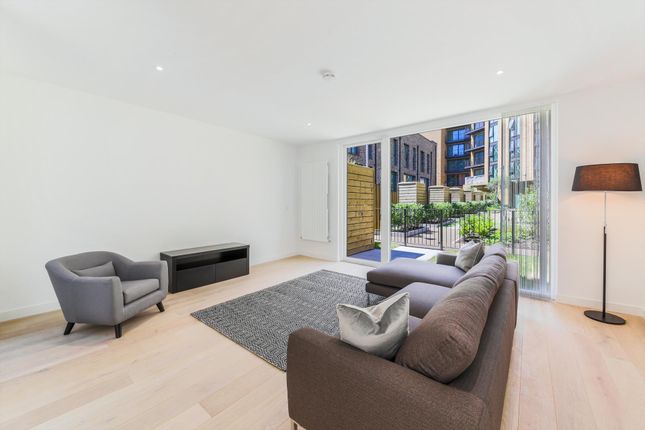 Thumbnail Town house to rent in Starboard Way, Royal Wharf, London