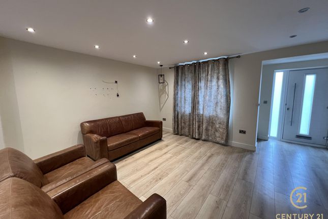 Lichfield Road, HOUNSLOW photo 3