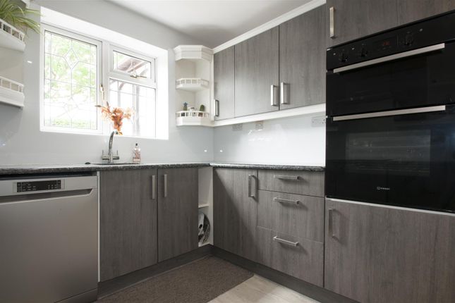 527, Maplin Park, Langley photo 4