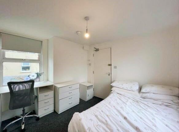 End terrace house for sale in Lewes Road, Brighton