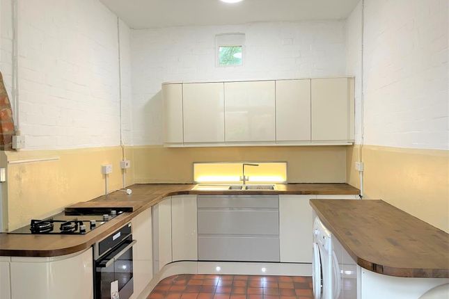 Thumbnail Flat to rent in Monk Sherborne, Nr Basingstoke