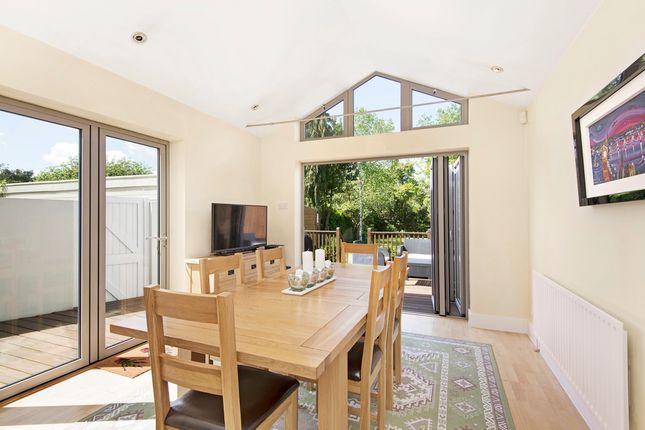 18, Wilton Grove, London photo 2
