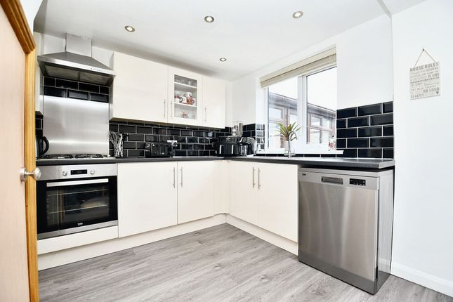 234 Lancaster Road, Salford photo 4