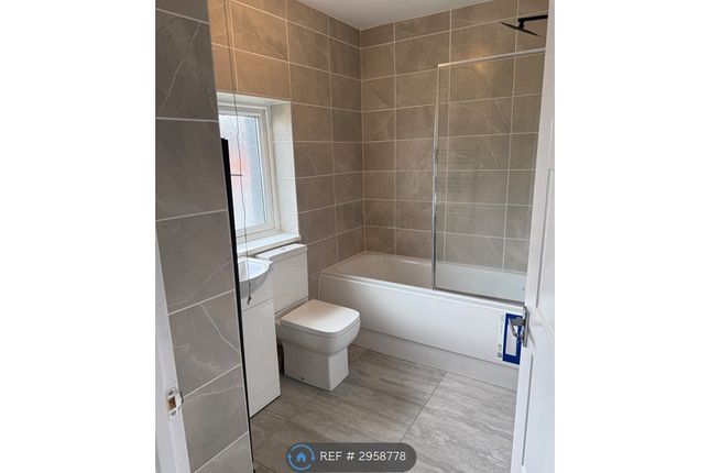 Manor Drive, Loughborough photo 3