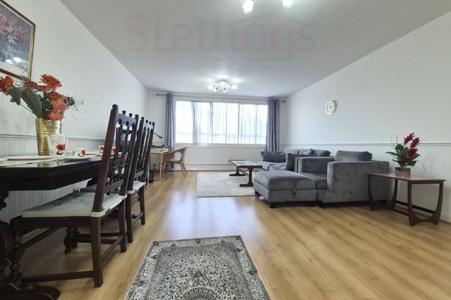 3 Bedroom Flat With Parking In Hendon