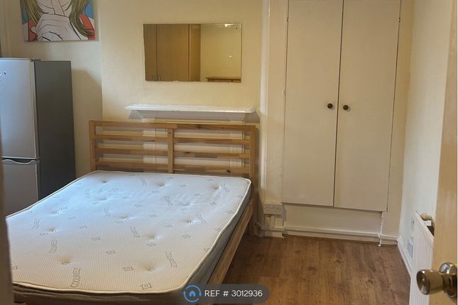 A, Green Lanes Palmers Green, London photo 3