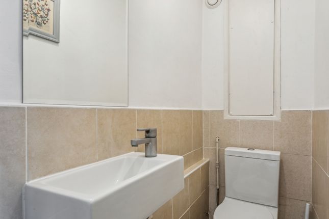 Flat for sale in Mccarthy Court, Banbury Street
