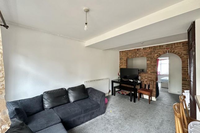 12, Compton Road, Hayes photo 2