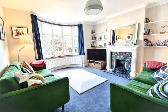 38, Chantry Avenue, Bedford photo 2