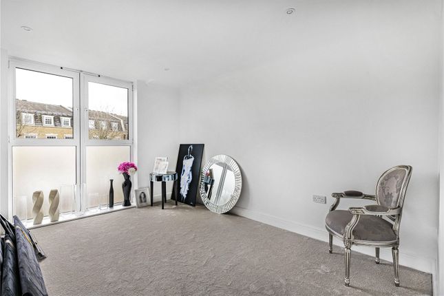 Flat for sale in Creswell Drive, Beckenham