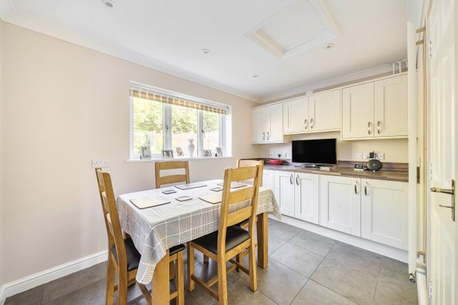 Comfrey Close, Berkshire photo 3