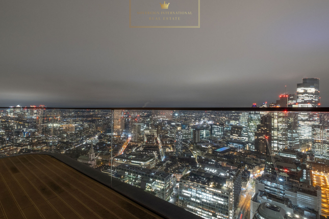 Flat for sale in Finsbury Square, London