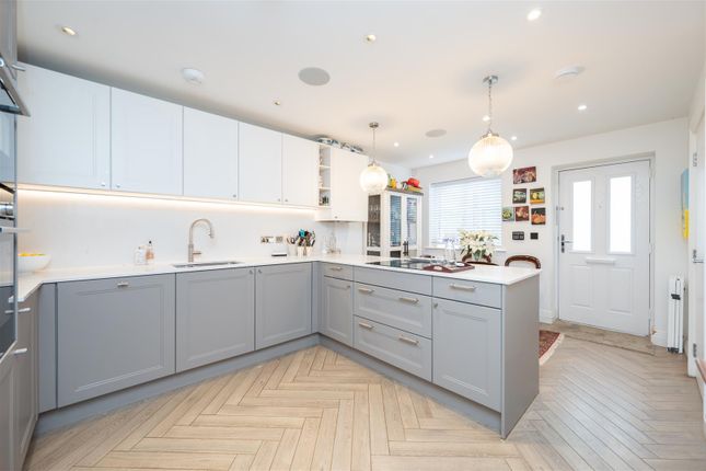 9, Merrifield Lane, Burgess Hill photo 2