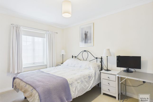 6 Balmoral House Neville Duke Way, Chichester photo 4